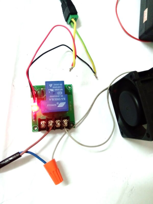 DC12V 制冷晶片專用冷熱自動切換溫度控制器+30A繼電器模組(可正負電切換,達到製冷晶片冷熱功能)