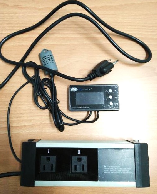 AC110V 插座型溫濕度控制器