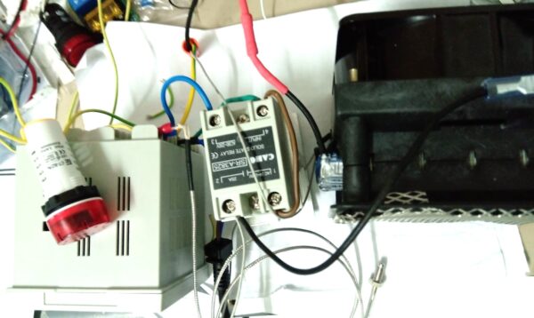 烘培用溫度時間控制器(含1支感溫棒)+25A交流轉交流固態繼電器+熱風模組+蜂鳴器
