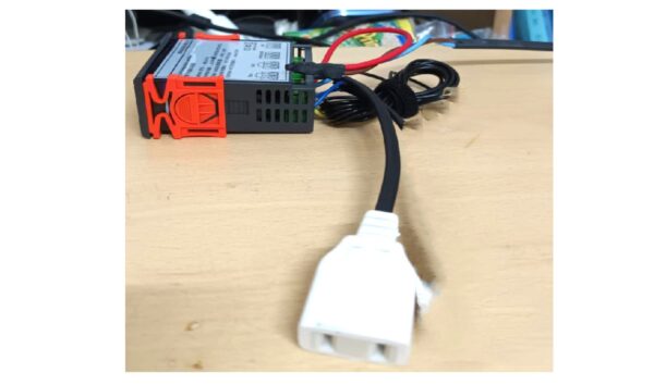 AC220V插座型制冷制熱度控制器,插座型溫度控制器,冷熱單接點插座型溫度控制器